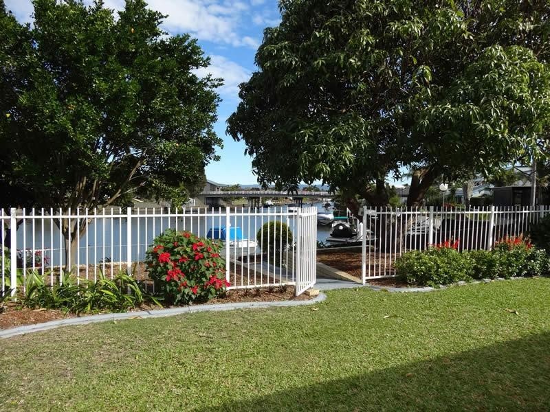 186 Morala  Avenue, Runaway Bay QLD 4216