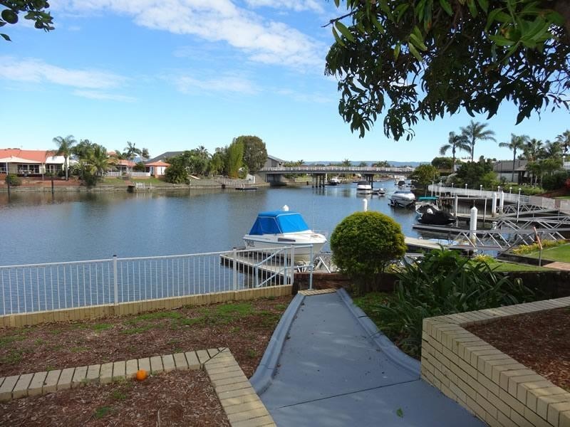 186 Morala  Avenue, Runaway Bay QLD 4216
