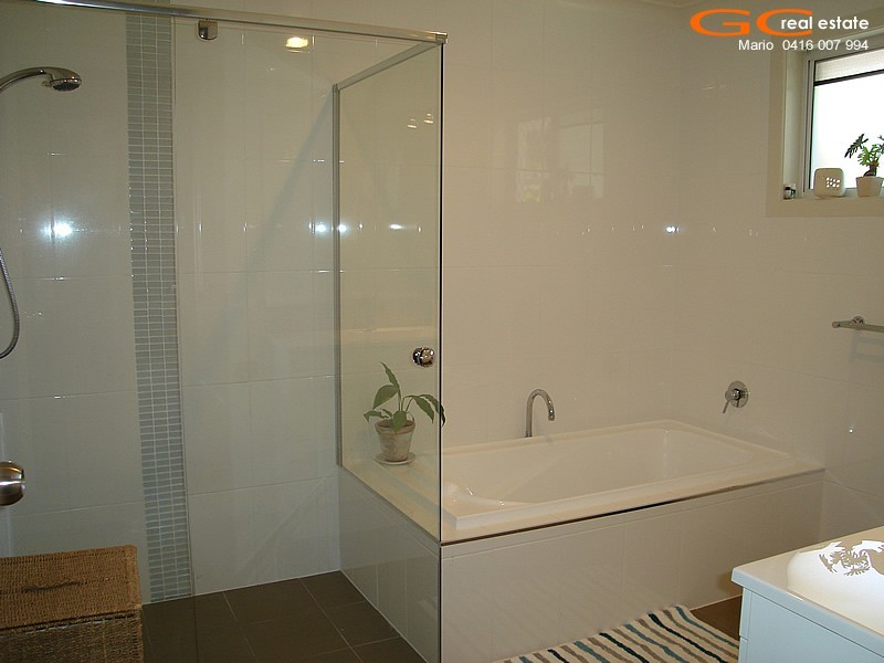 28 Hyacinth Avenue, Hollywell QLD 4216