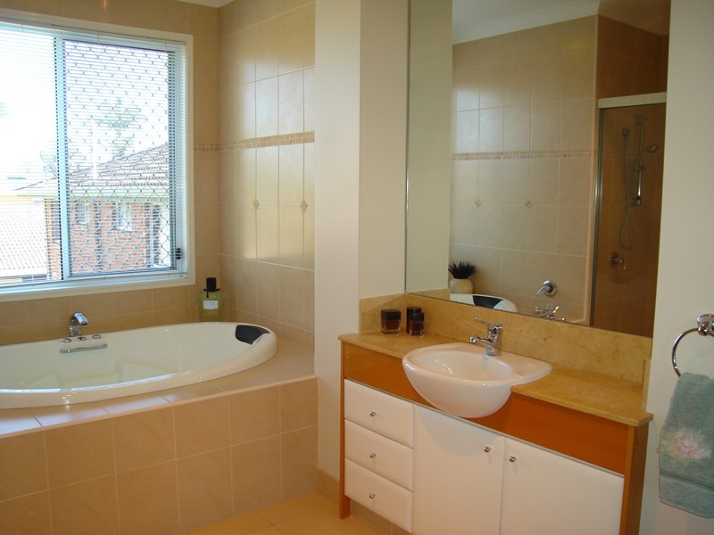 1/6 Joseph Street, Runaway Bay QLD 4216