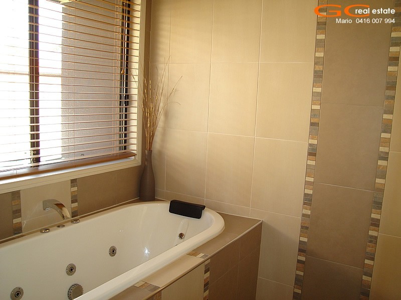 17 Grande Terrace, Monterey Keys QLD 4212