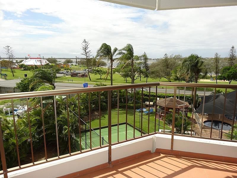 3a/114 Marine Parade, Southport QLD 4215