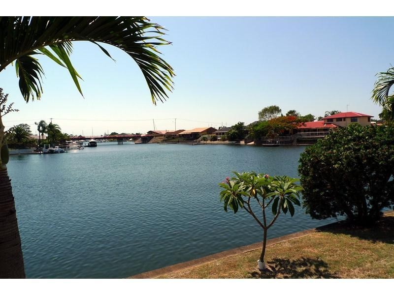 19 Erave Avenue, Runaway Bay QLD 4216