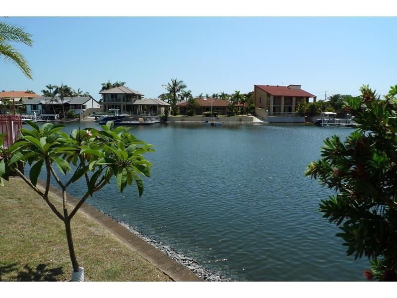 19 Erave Avenue, Runaway Bay QLD 4216