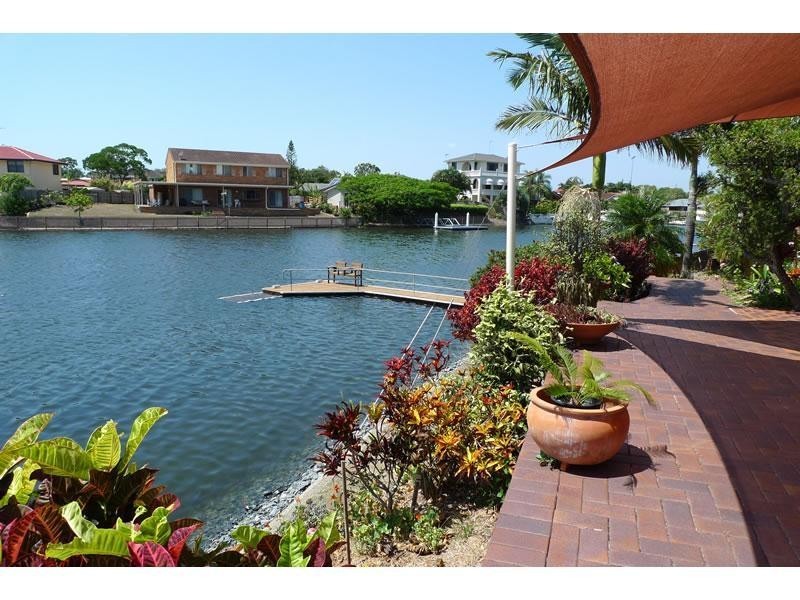 19 Erave Avenue, Runaway Bay QLD 4216