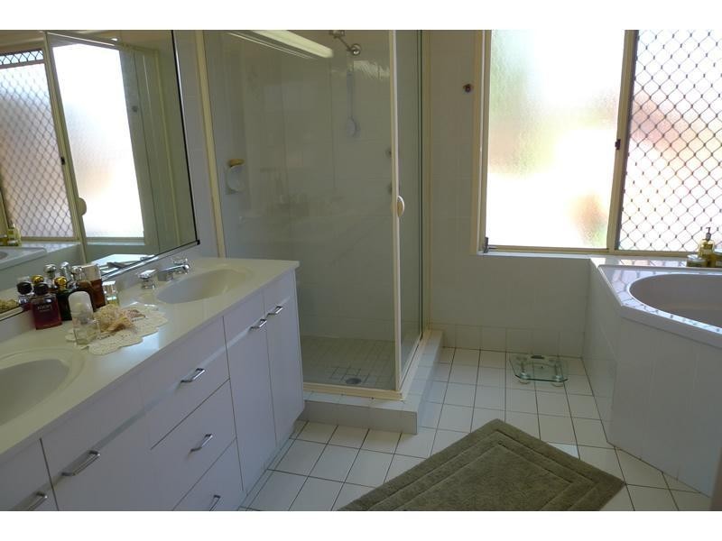 19 Erave Avenue, Runaway Bay QLD 4216