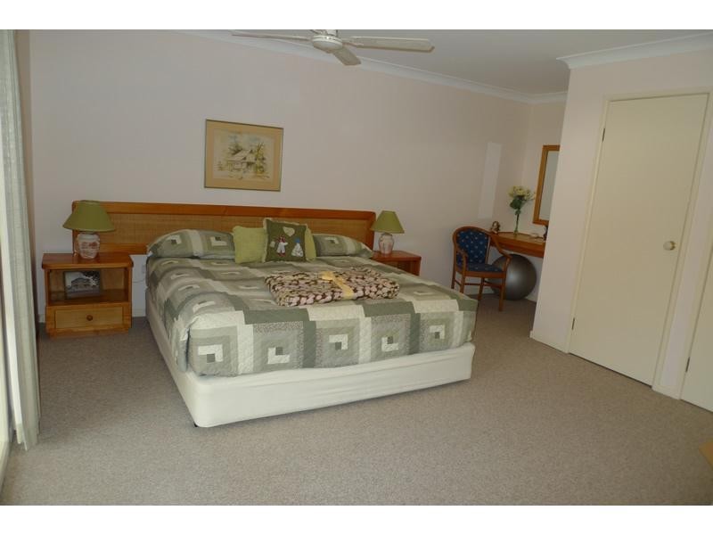 19 Erave Avenue, Runaway Bay QLD 4216