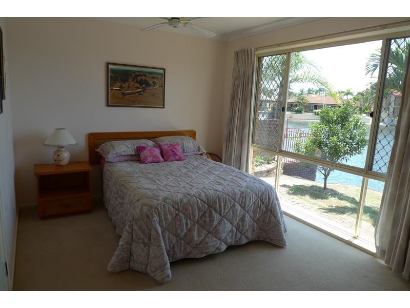 19 Erave Avenue, Runaway Bay QLD 4216