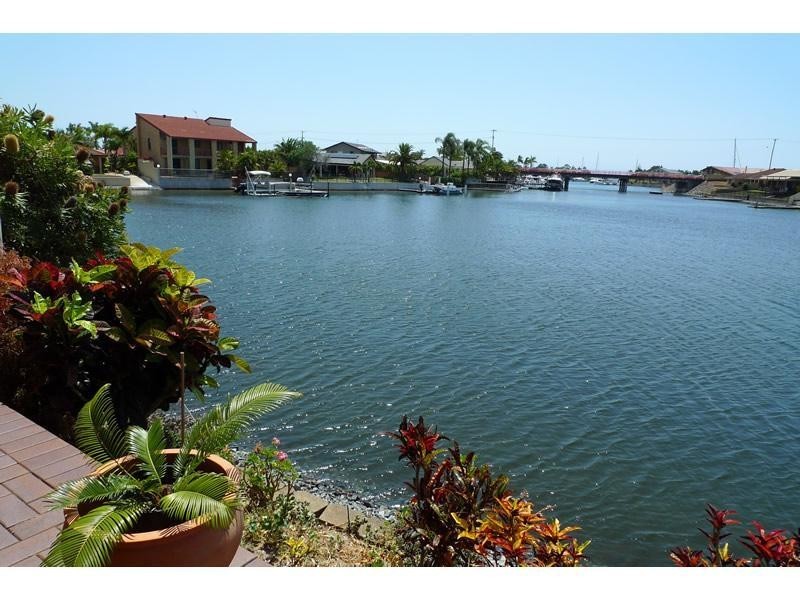 19 Erave Avenue, Runaway Bay QLD 4216