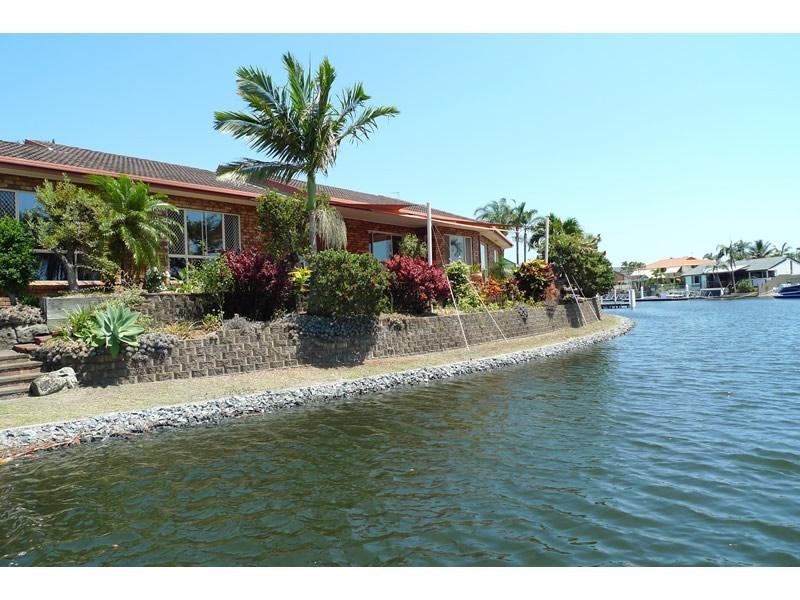 19 Erave Avenue, Runaway Bay QLD 4216