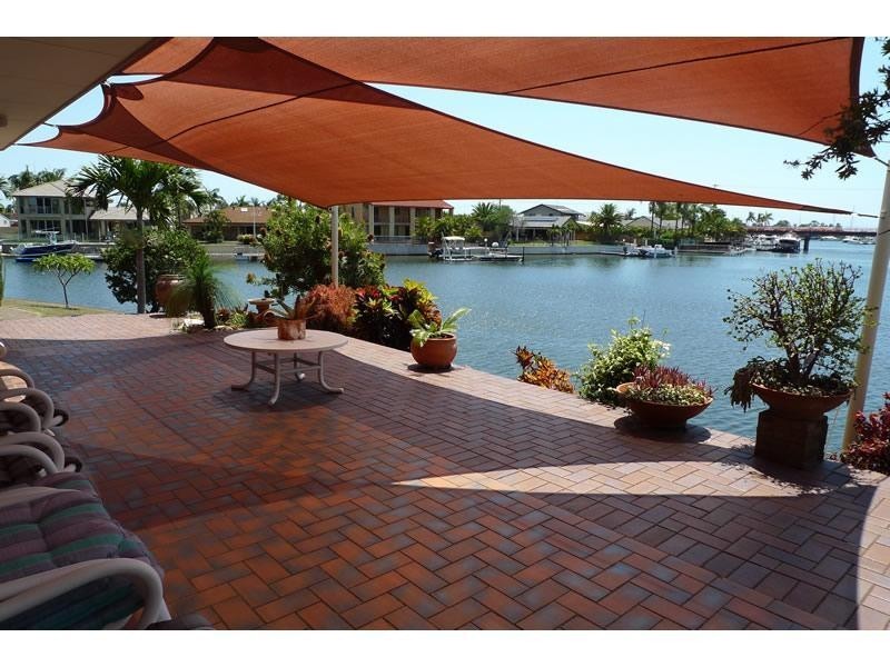 19 Erave Avenue, Runaway Bay QLD 4216