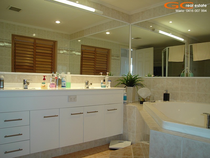 16/87 Morala Avenue, Runaway Bay QLD 4216