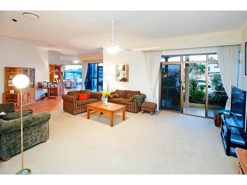 52 Walter Raleigh Crescent, Hollywell QLD 4216