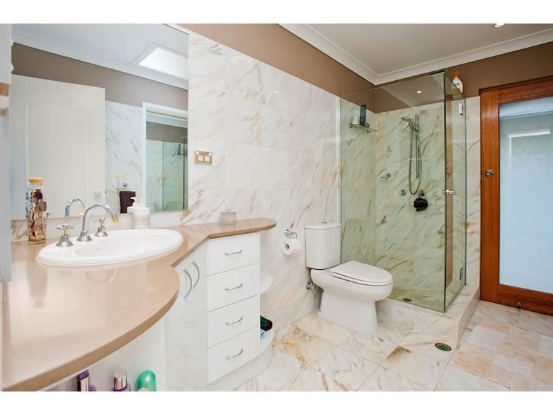 52 Walter Raleigh Crescent, Hollywell QLD 4216