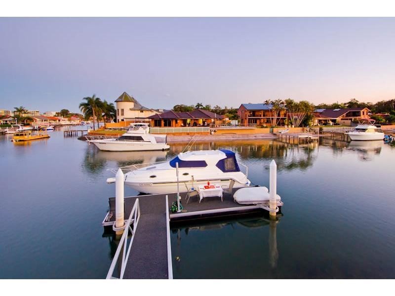 52 Walter Raleigh Crescent, Hollywell QLD 4216