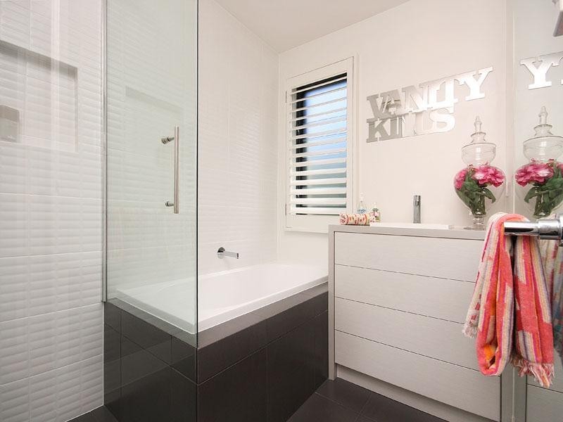 5 Ama Avenue, Runaway Bay QLD 4216