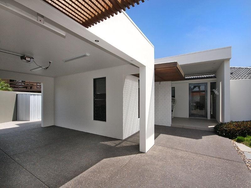 5 Ama Avenue, Runaway Bay QLD 4216