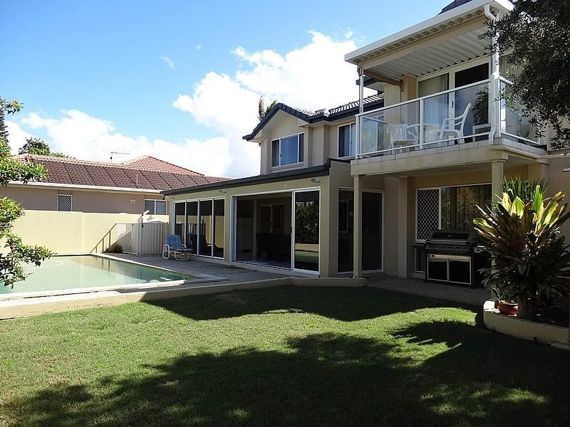 28 Christa Way, Benowa Waters QLD 4217