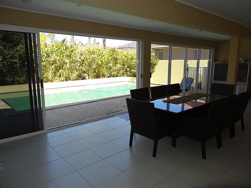 28 Christa Way, Benowa Waters QLD 4217