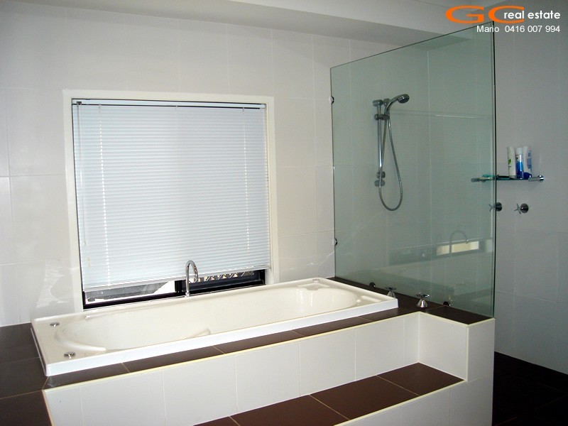 34 Petworth Court, Arundel QLD 4214