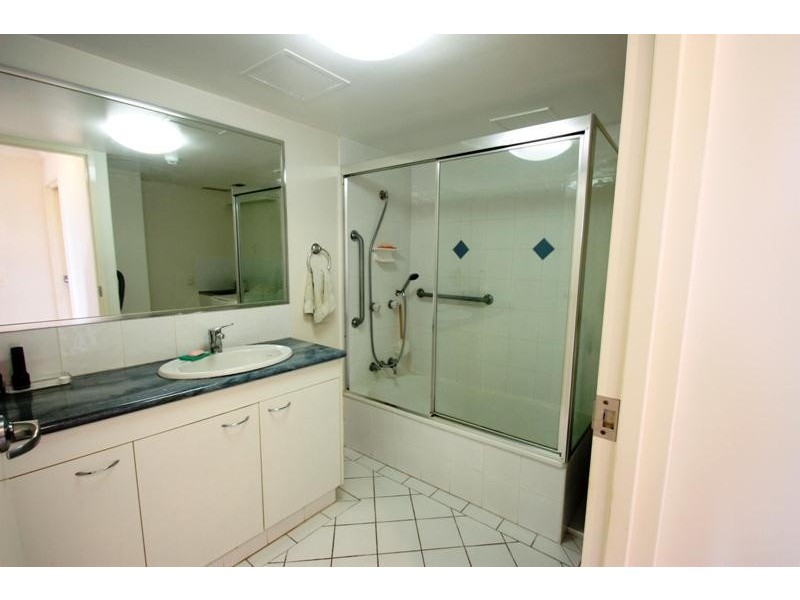 3a/114 Marine Parade, Southport QLD 4215