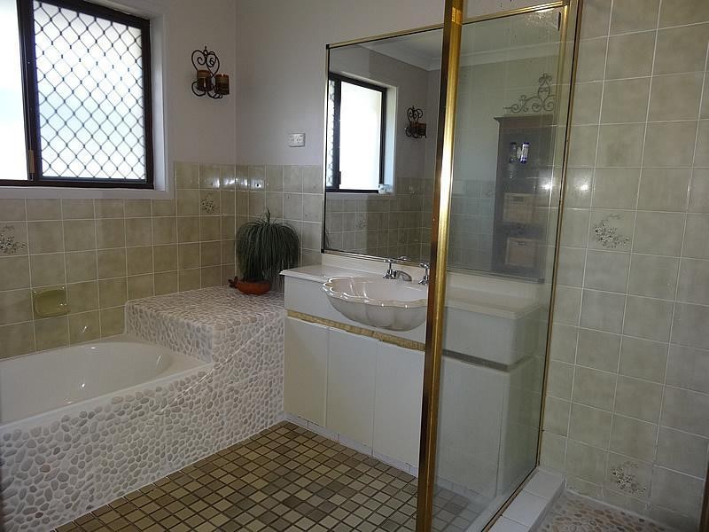 22 Sundown Drive, Paradise Point QLD 4216