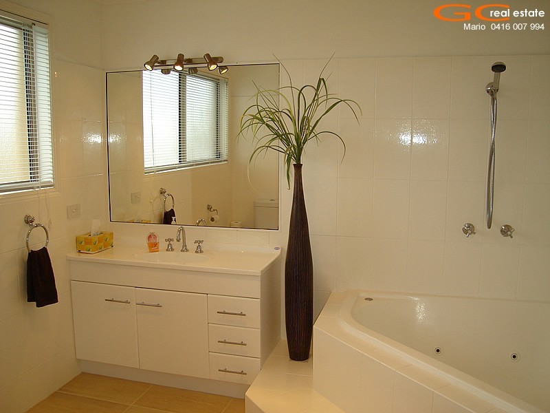 237 Morala Avenue, Runaway Bay QLD 4216