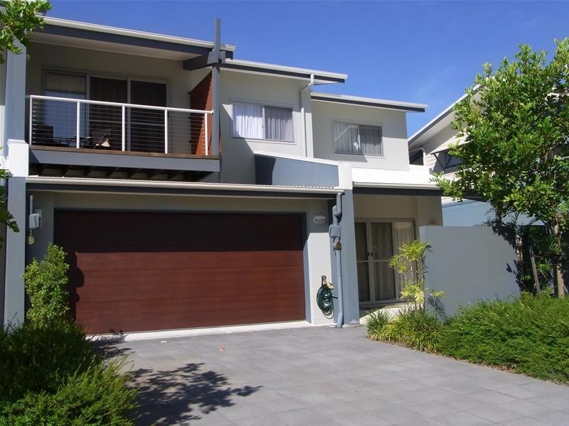 27/1 Manacor Place, Runaway Lagoons, Runaway Bay QLD 4216