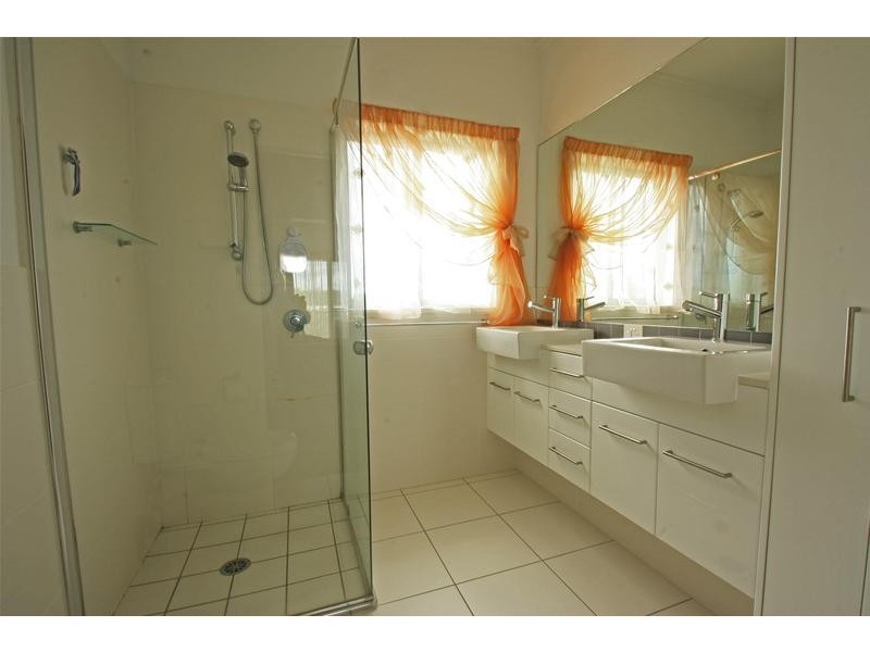 27/1 Manacor Place, Runaway Lagoons, Runaway Bay QLD 4216
