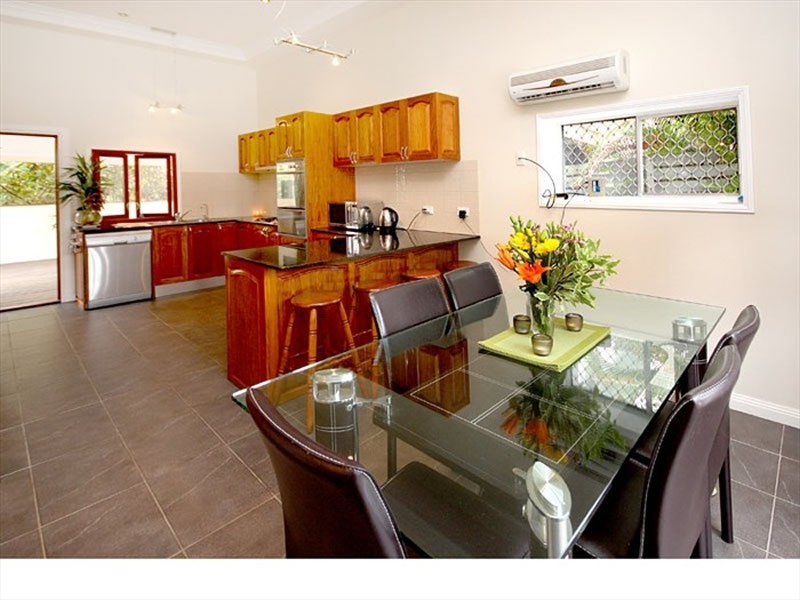 2 Lergessner Street, Biggera Waters QLD 4216