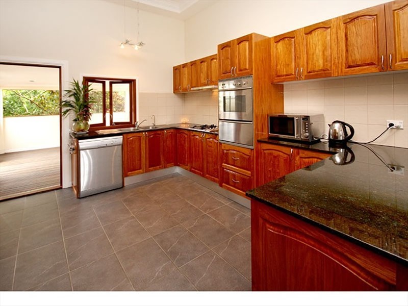 2 Lergessner Street, Biggera Waters QLD 4216