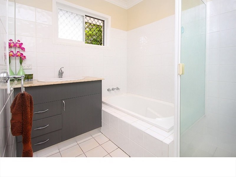 2 Lergessner Street, Biggera Waters QLD 4216