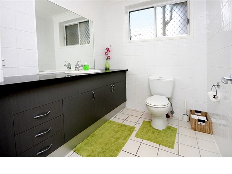 2 Lergessner Street, Biggera Waters QLD 4216