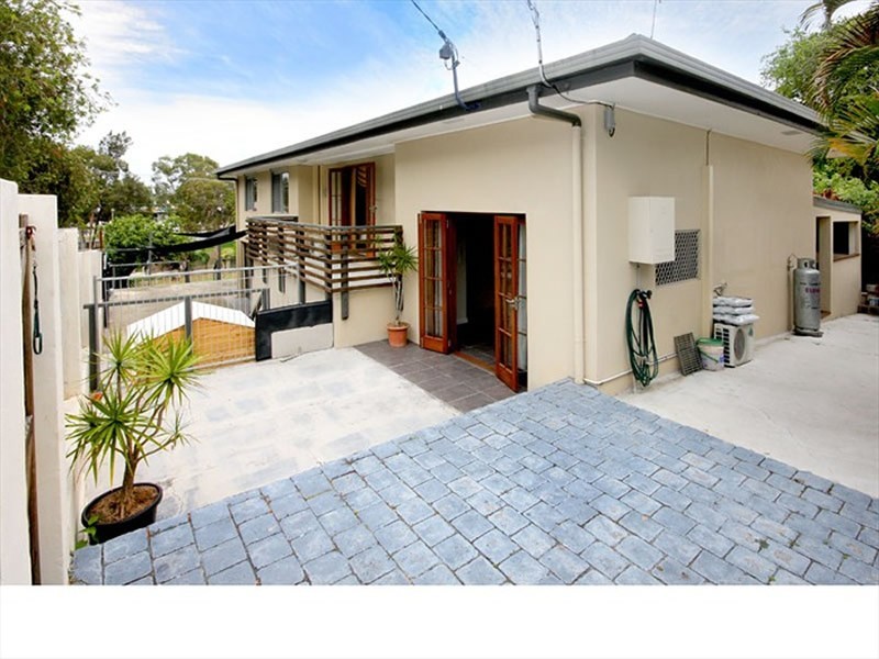 2 Lergessner Street, Biggera Waters QLD 4216