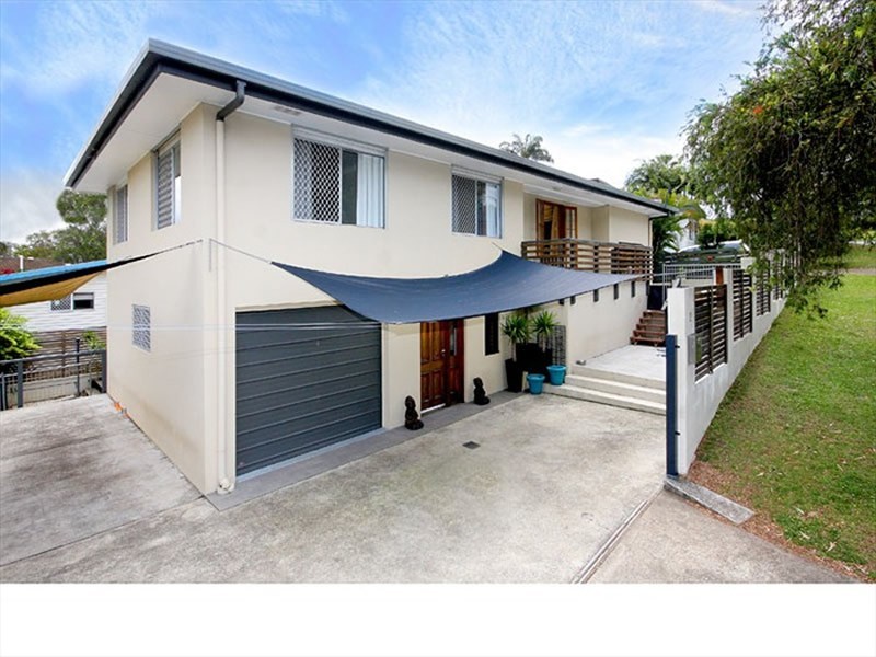 2 Lergessner Street, Biggera Waters QLD 4216
