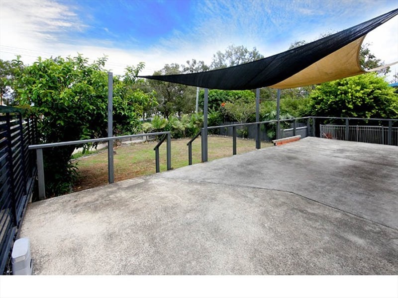 2 Lergessner Street, Biggera Waters QLD 4216