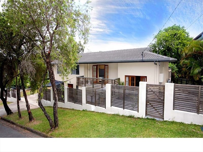 2 Lergessner Street, Biggera Waters QLD 4216