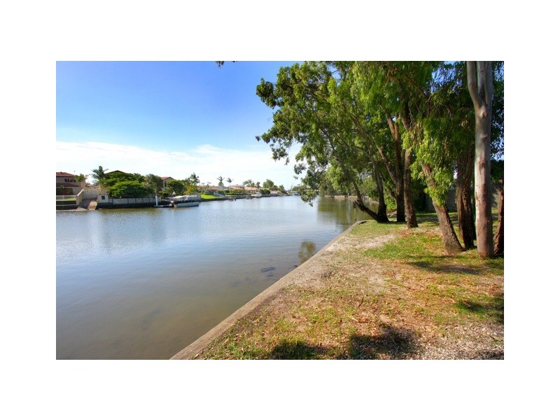 2 Lergessner Street, Biggera Waters QLD 4216