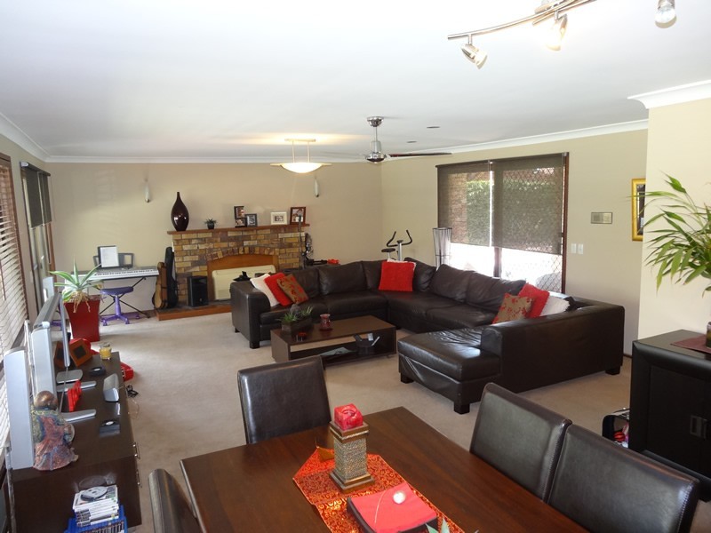 19 Nerang River Drive, Nerang QLD 4211