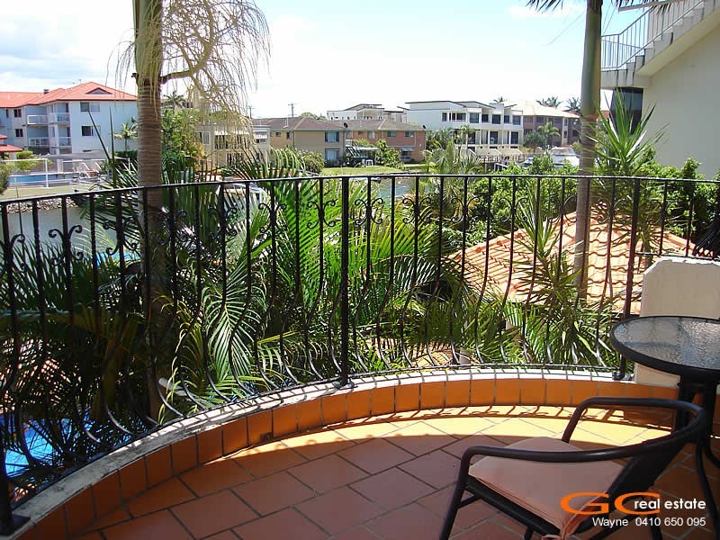 9/12 Canal Avenue, Runaway Bay QLD 4216