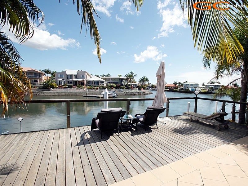 132 Morala  Avenue, Runaway Bay QLD 4216