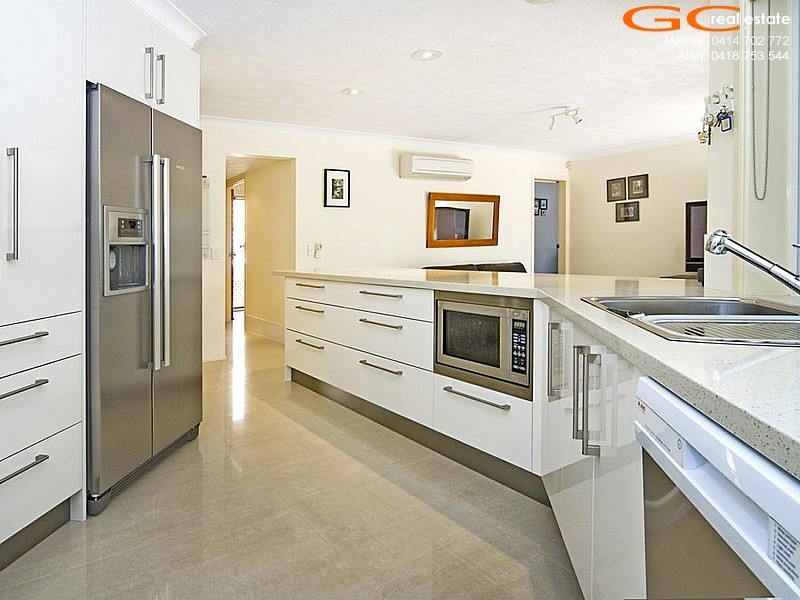 132 Morala  Avenue, Runaway Bay QLD 4216