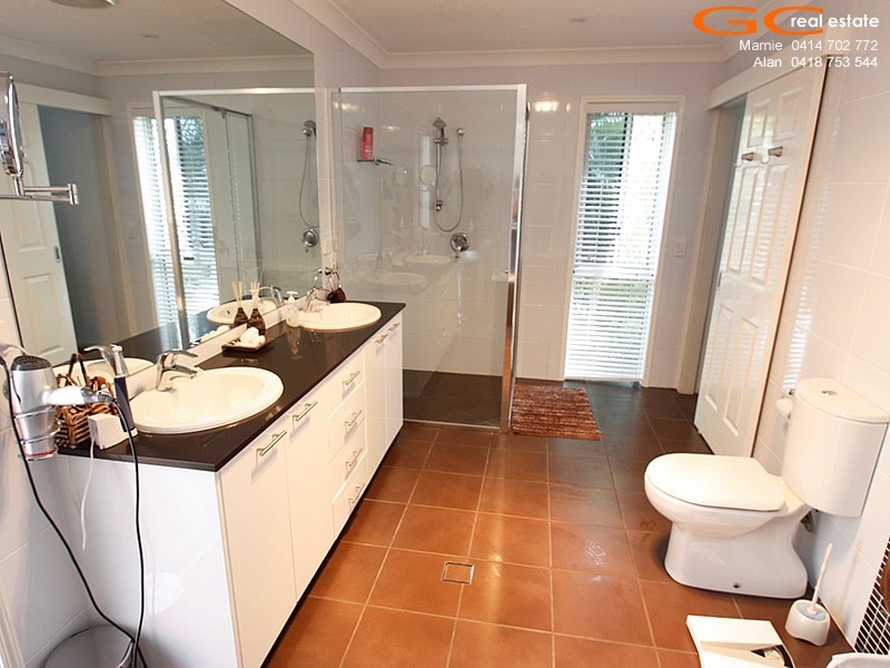 132 Morala  Avenue, Runaway Bay QLD 4216