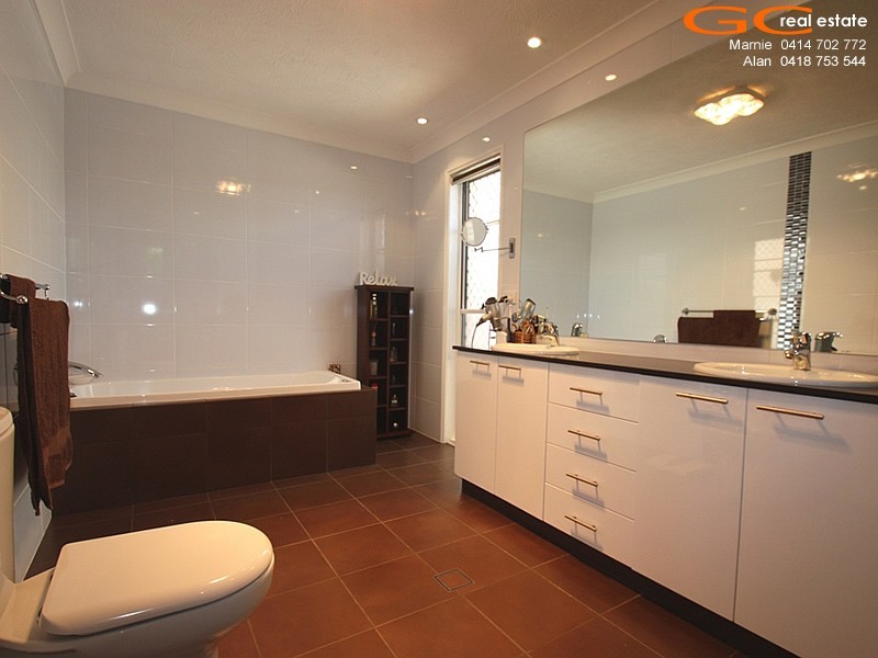 132 Morala  Avenue, Runaway Bay QLD 4216