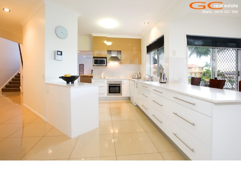 15 Smugglers Place, Runaway Bay QLD 4216