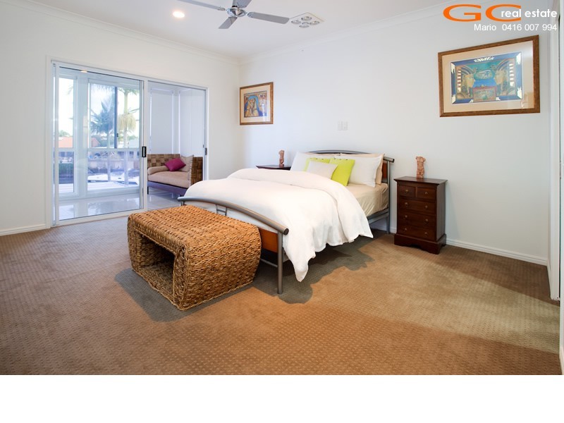 15 Smugglers Place, Runaway Bay QLD 4216