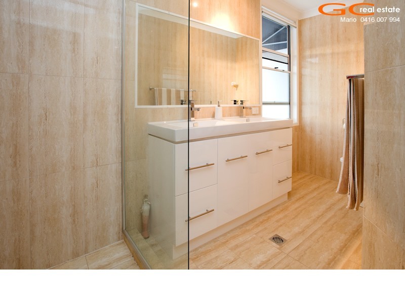 15 Smugglers Place, Runaway Bay QLD 4216