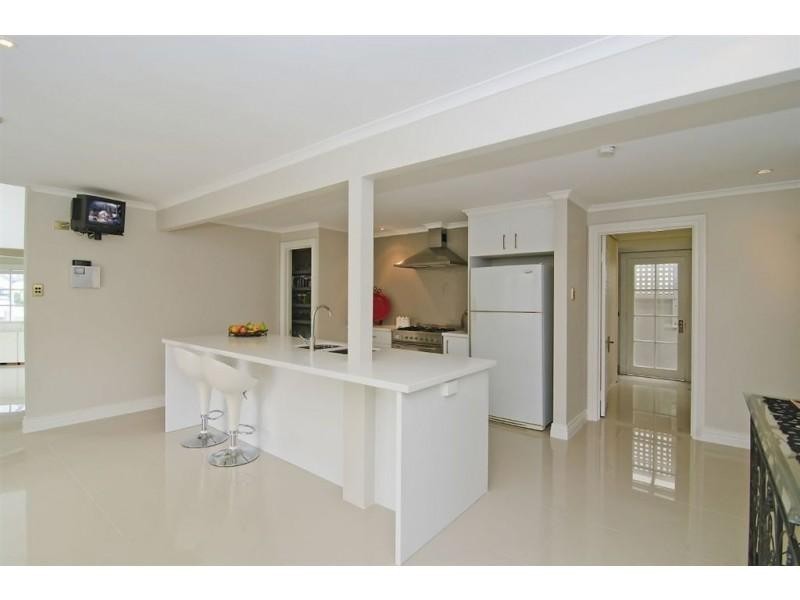 84 Pebble Beach Drive, Runaway Bay QLD 4216