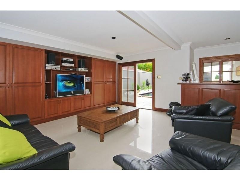 84 Pebble Beach Drive, Runaway Bay QLD 4216