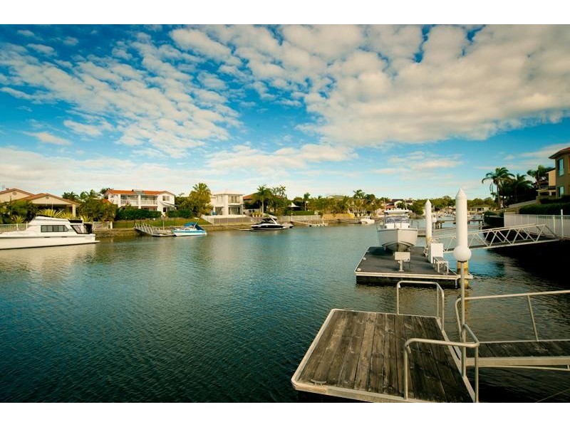 135 Pebble Beach Drive, Runaway Bay QLD 4216